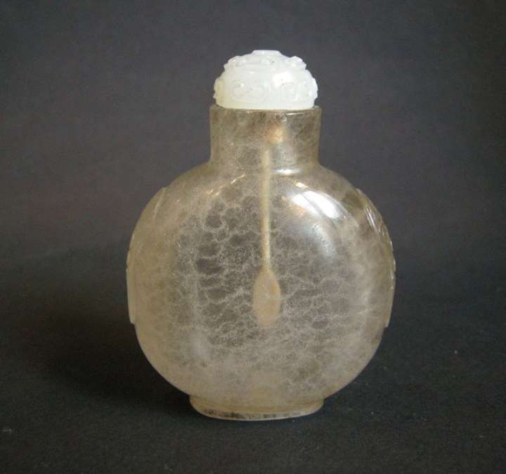Snuff bottle in Rock Crystal cracked ice manner - Carved with mask and ring handles